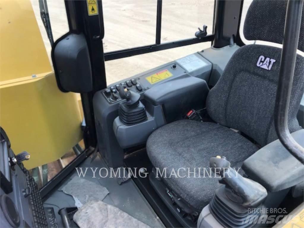 CAT PL61 Buldožerji za polaganje cevi