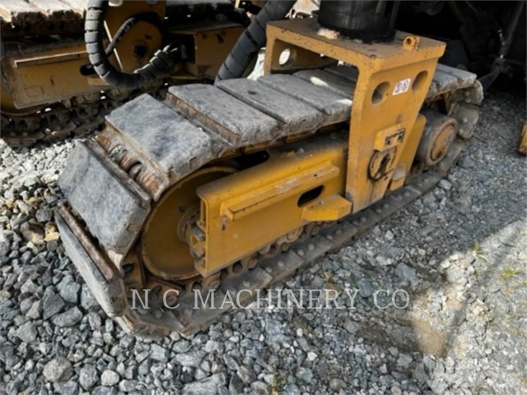 CAT PM825 Asfaltni finišerji