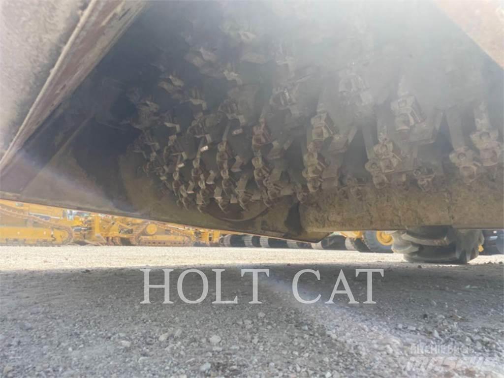 CAT RM400 CAB Kolesni nakladalci