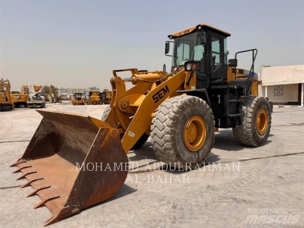 CAT SEM655D Kolesni nakladalci