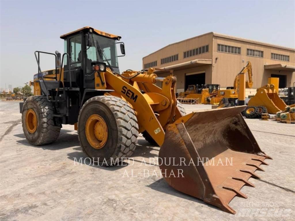 CAT SEM655D Kolesni nakladalci