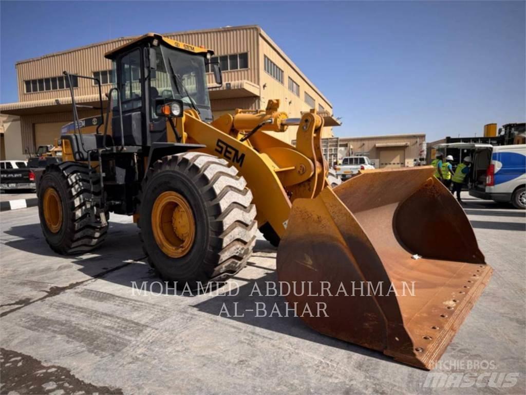 CAT SEM660D Kolesni nakladalci