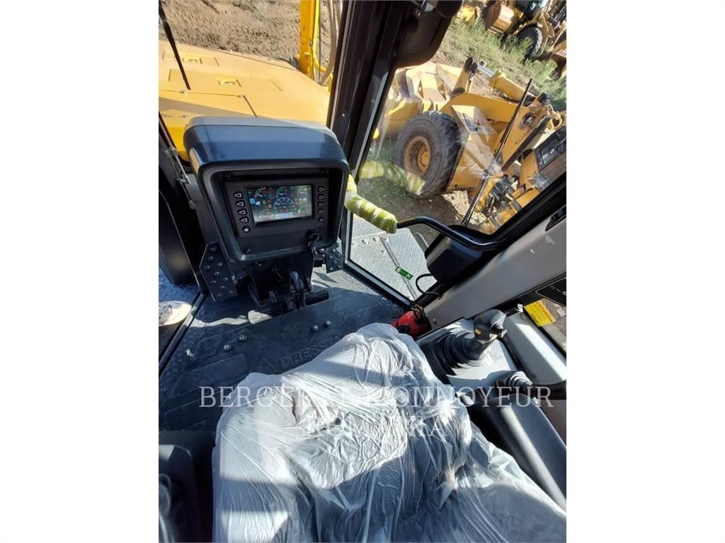 CAT TD-15M Buldožerji goseničarji