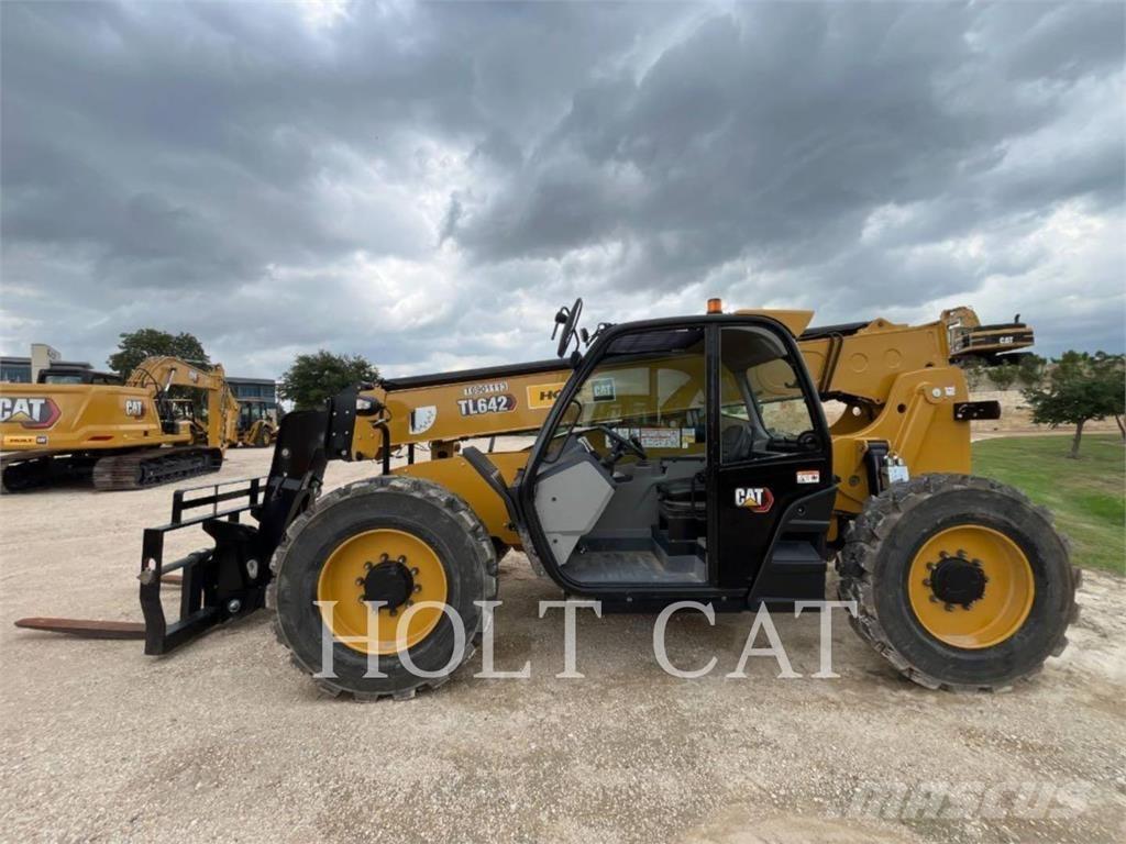 CAT TL642 Teleskopski viličarji