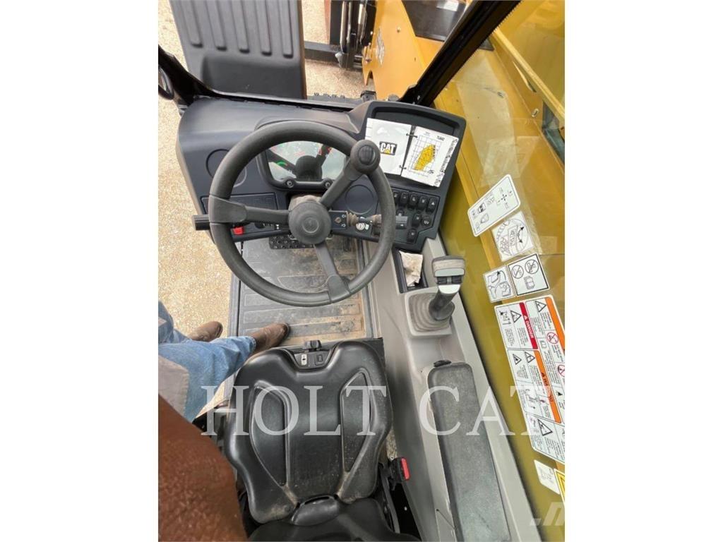 CAT TL642 Teleskopski viličarji