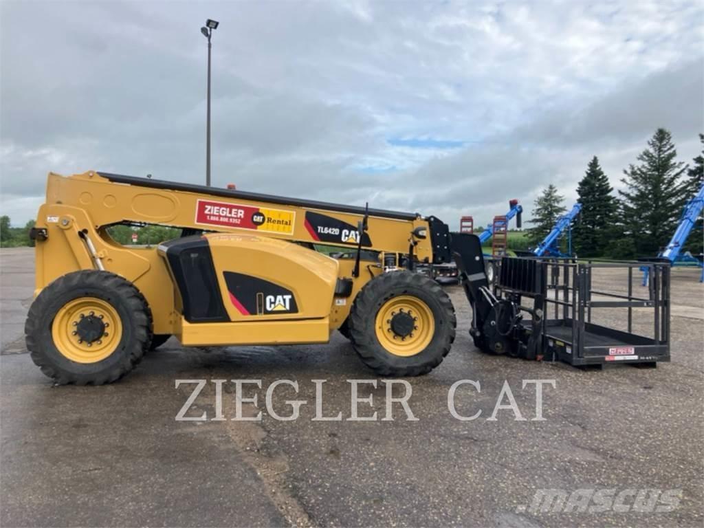 CAT TL642D Teleskopski viličarji