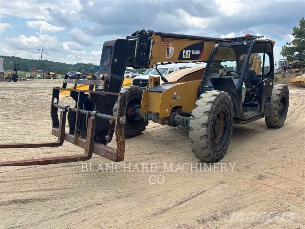CAT TL642D Teleskopski viličarji