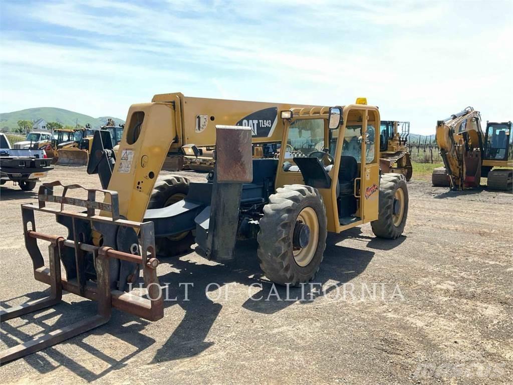 CAT TL943 Teleskopski viličarji