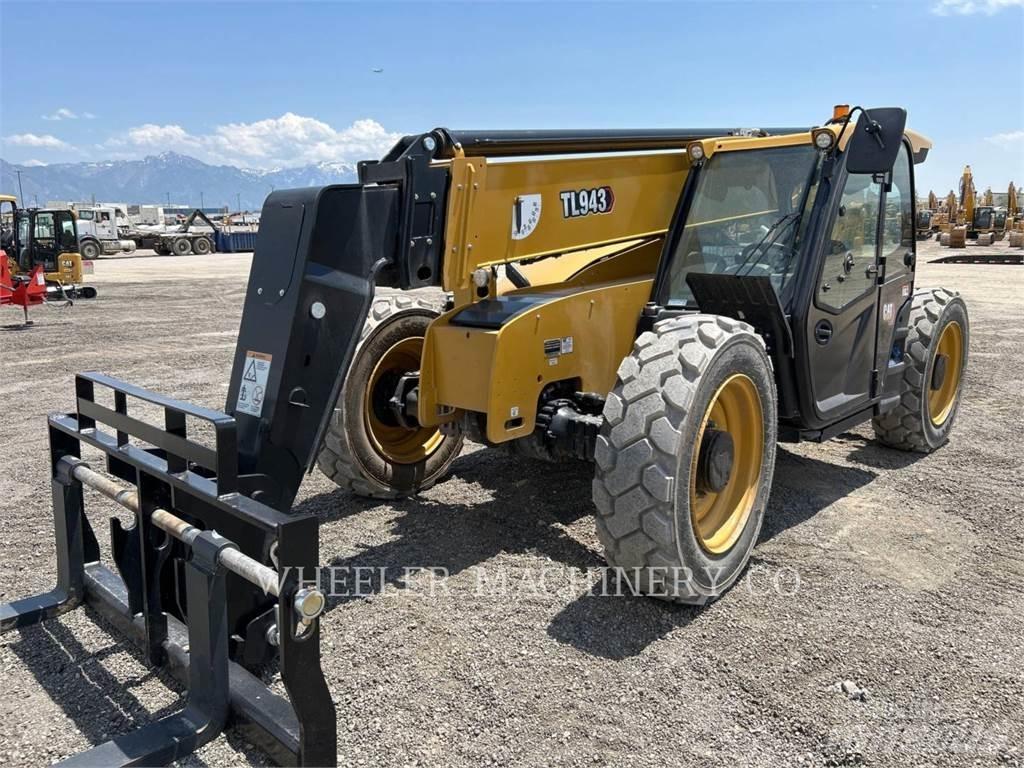 CAT TL943 CB Teleskopski viličarji