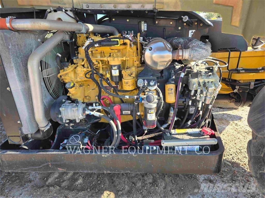 CAT TL943C Teleskopski viličarji