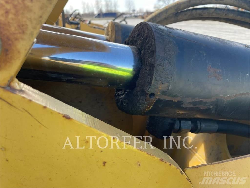 CAT TS180 Strgalci