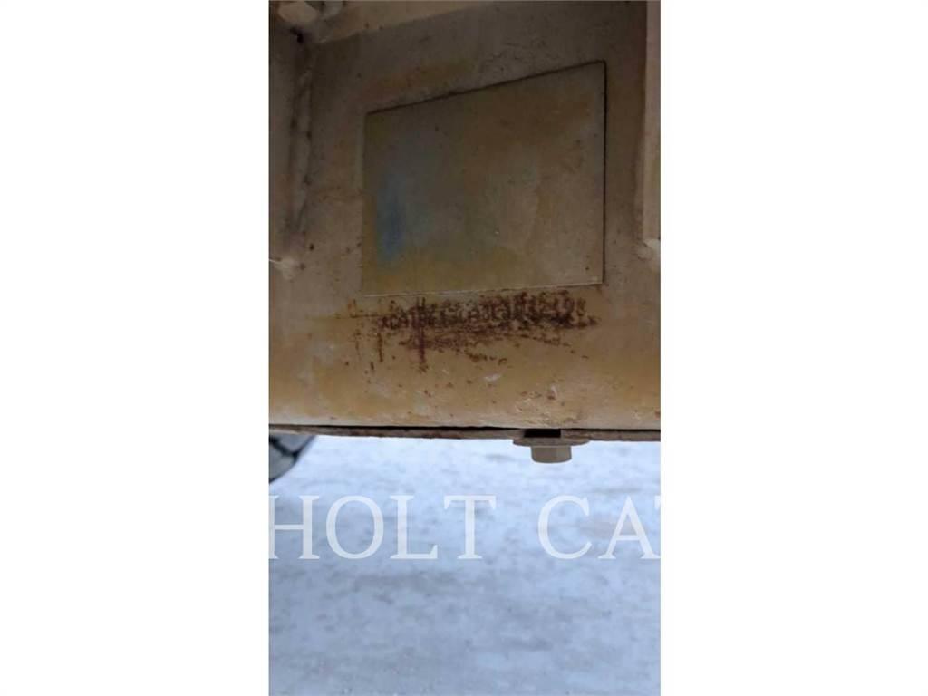 CAT W00 613C Tovornjaki cisterne