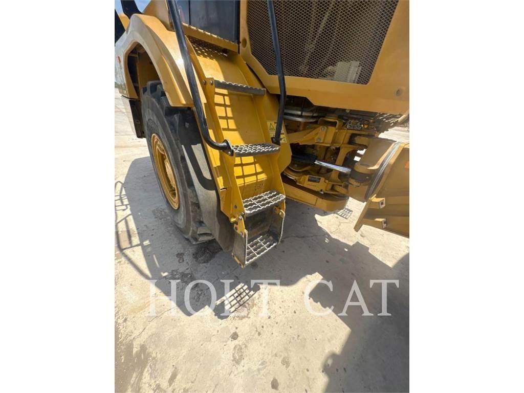 CAT W00 725 Tovornjaki cisterne