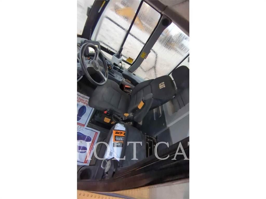 CAT W00 740 Tovornjaki cisterne