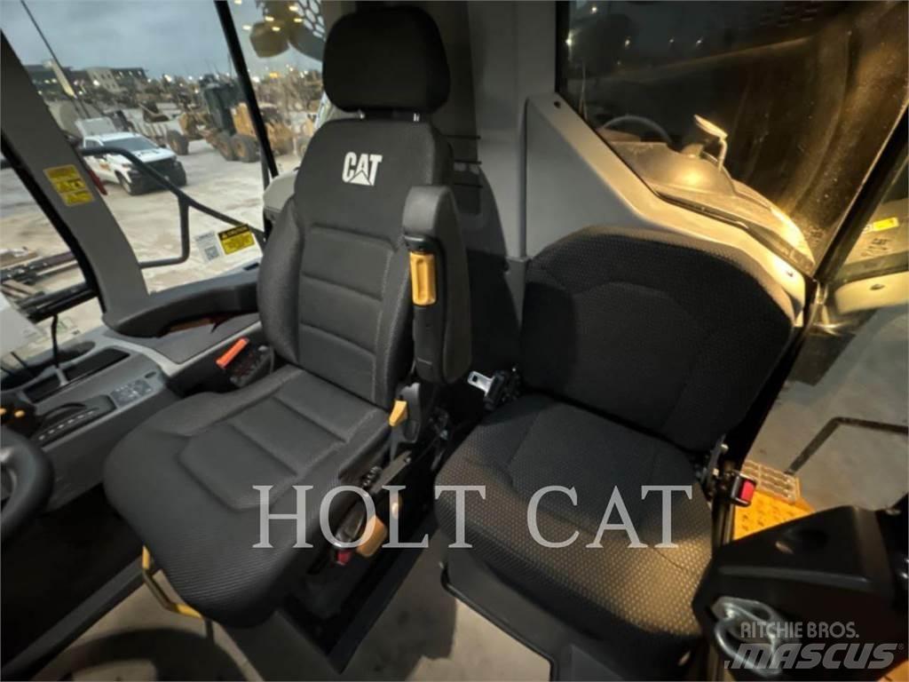 CAT W00 740GC Tovornjaki cisterne