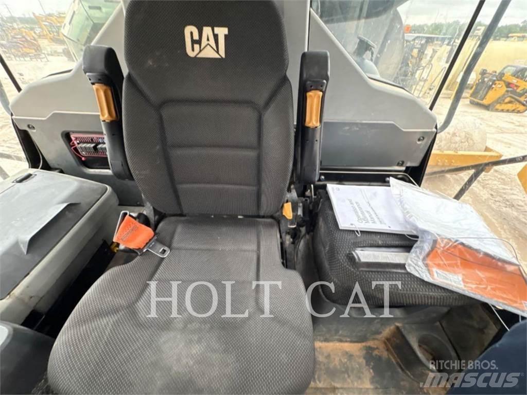 CAT W00 740GC Tovornjaki cisterne