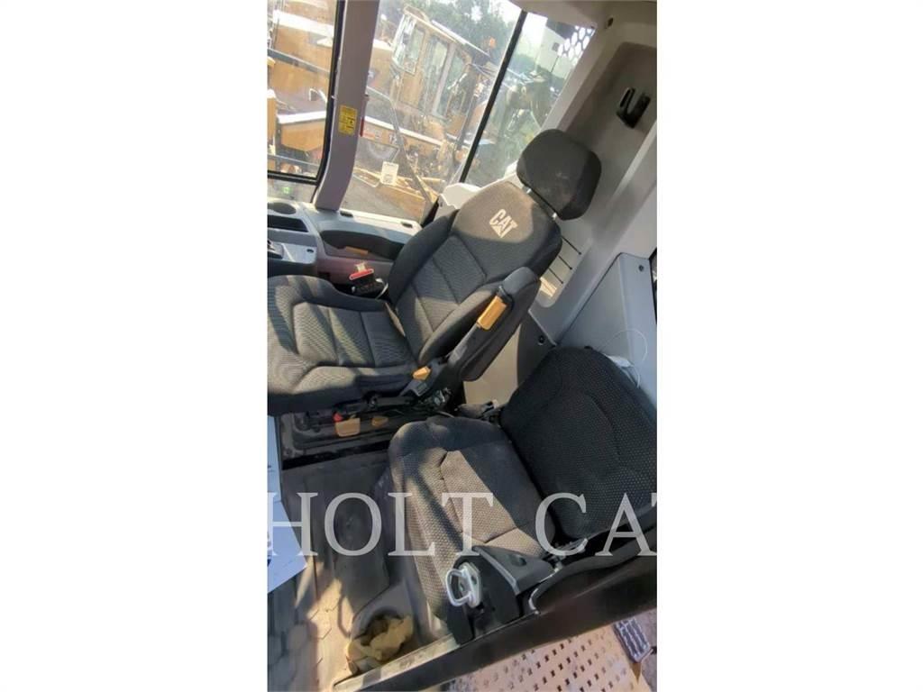 CAT W00 740GC Tovornjaki cisterne