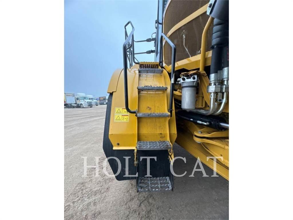 CAT W00 740GC Tovornjaki cisterne