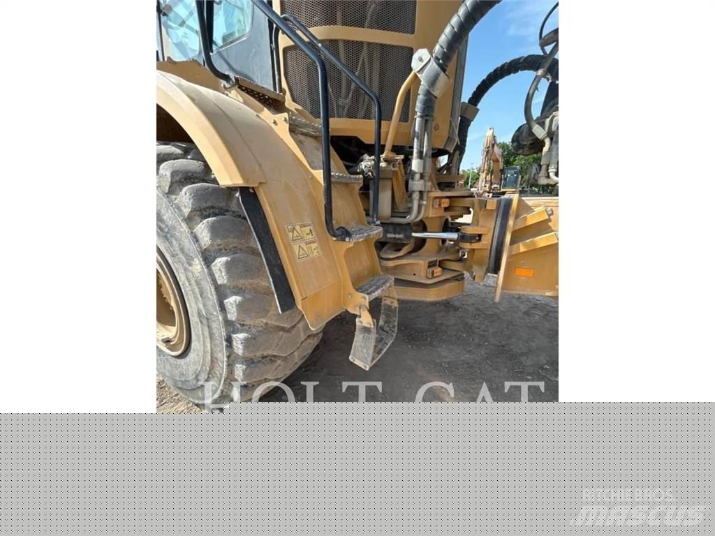 CAT W00 740GC Tovornjaki cisterne