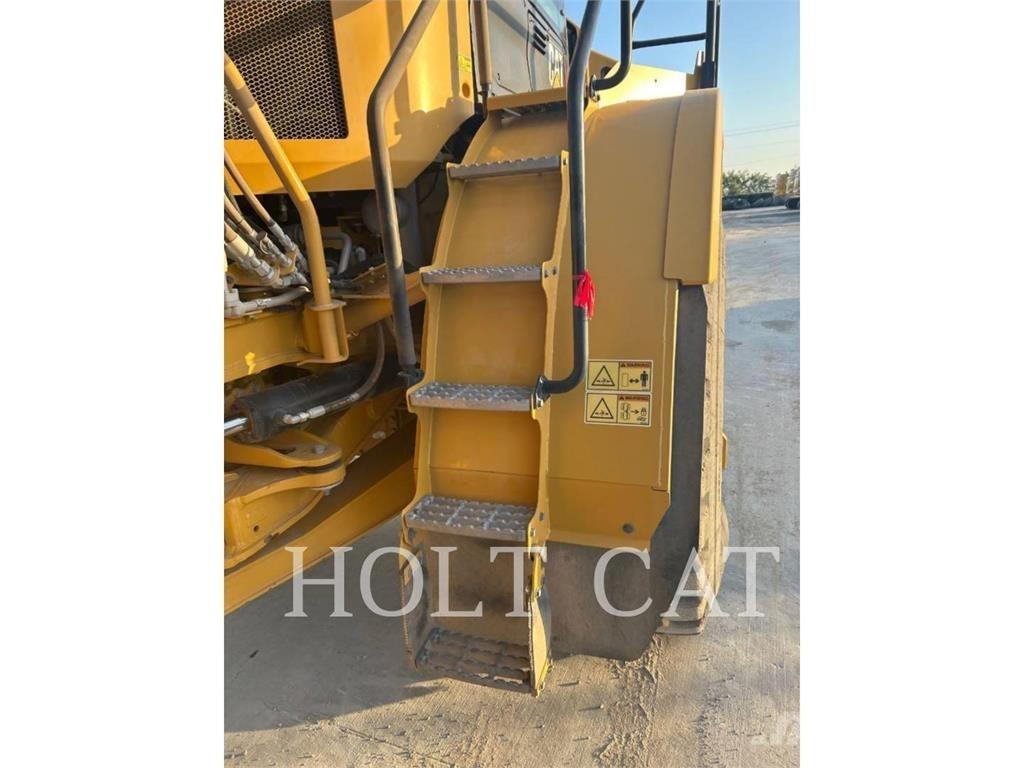 CAT W00 740GC Tovornjaki cisterne