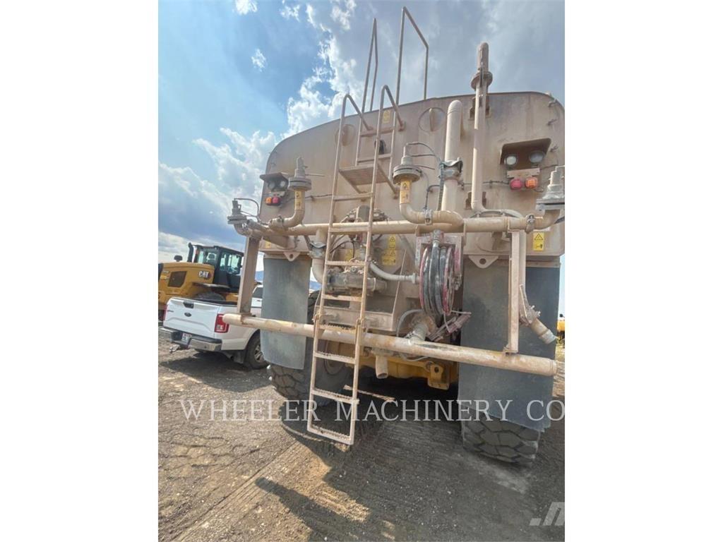 CAT WT 740 GC Tovornjaki cisterne