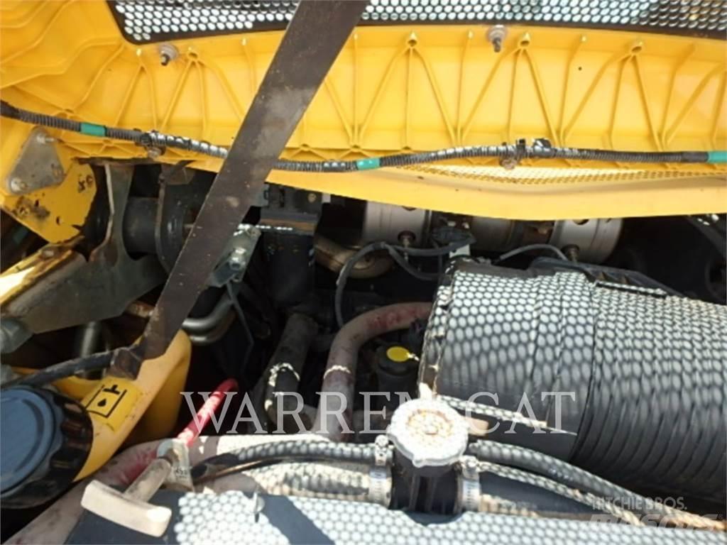 Ford / New Holland L220 Skid steer mini nakladalci
