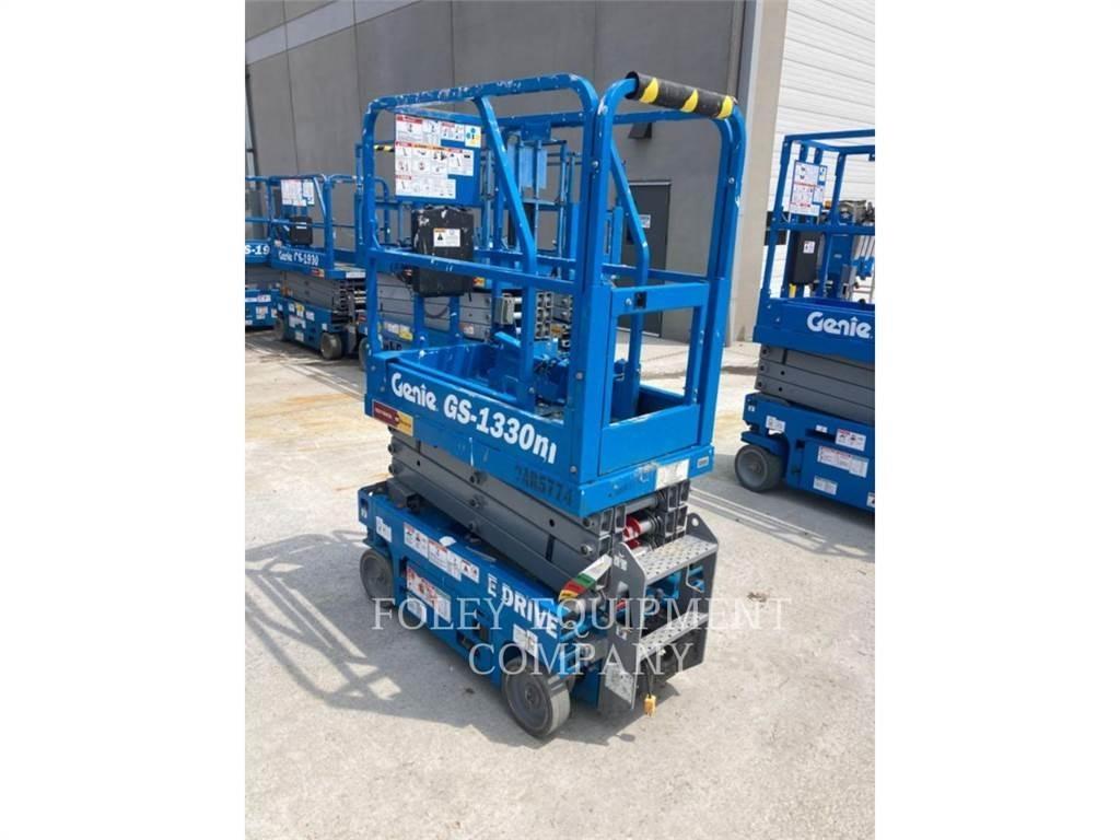 Genie GS1330 Škarjaste dvižne ploščadi