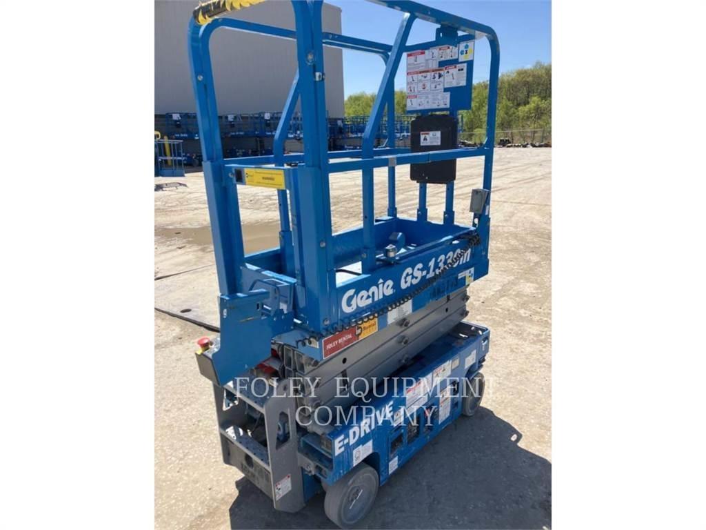Genie GS1330 Škarjaste dvižne ploščadi