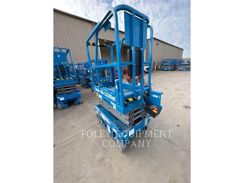 Genie GS1330 Škarjaste dvižne ploščadi