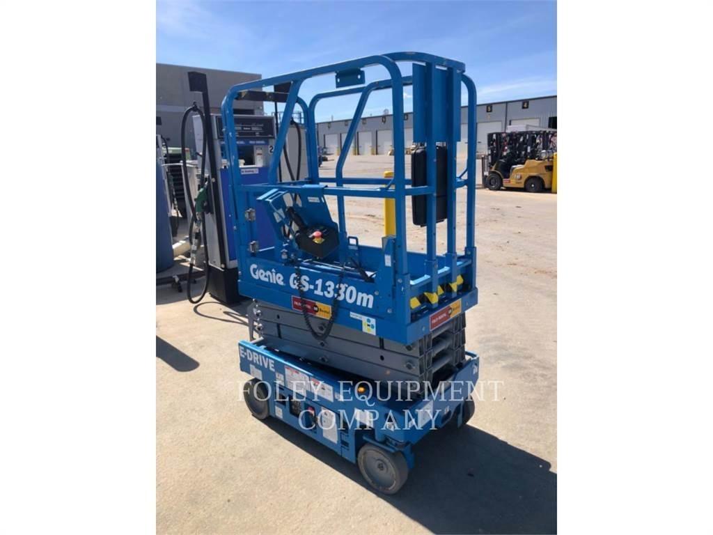Genie GS1330 Škarjaste dvižne ploščadi