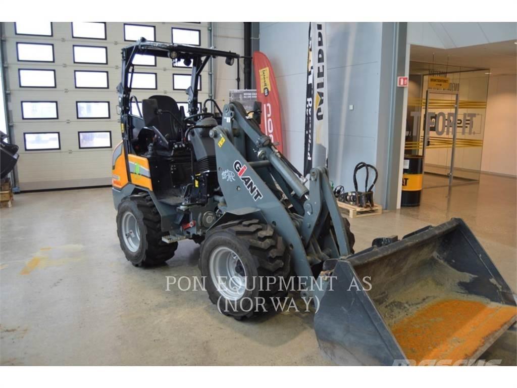 Giant G2200 E Kolesni nakladalci