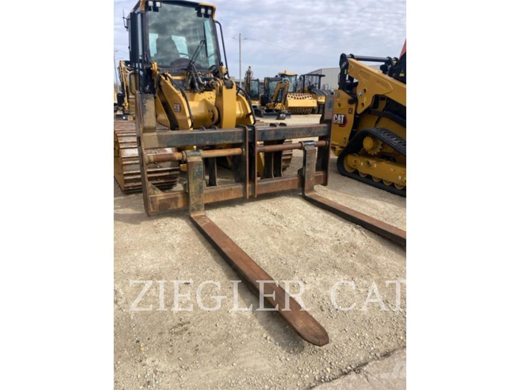  HENDERSON TAG_CZ Nakladalci goseničarji