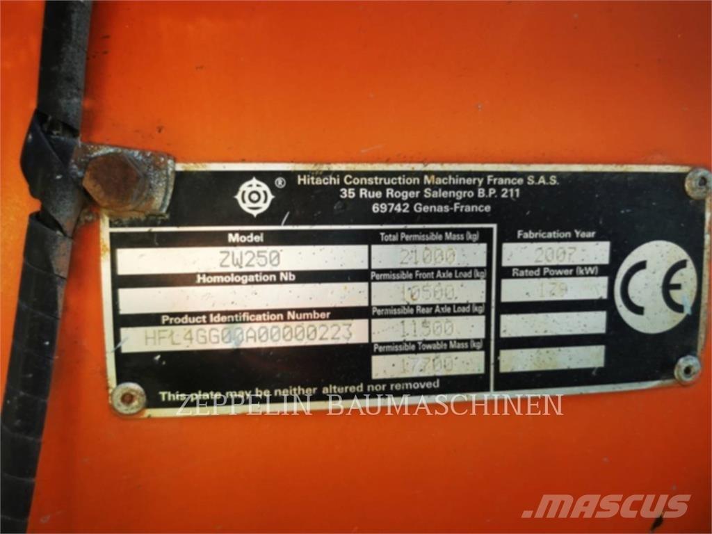 Hitachi ZW250 Kolesni nakladalci