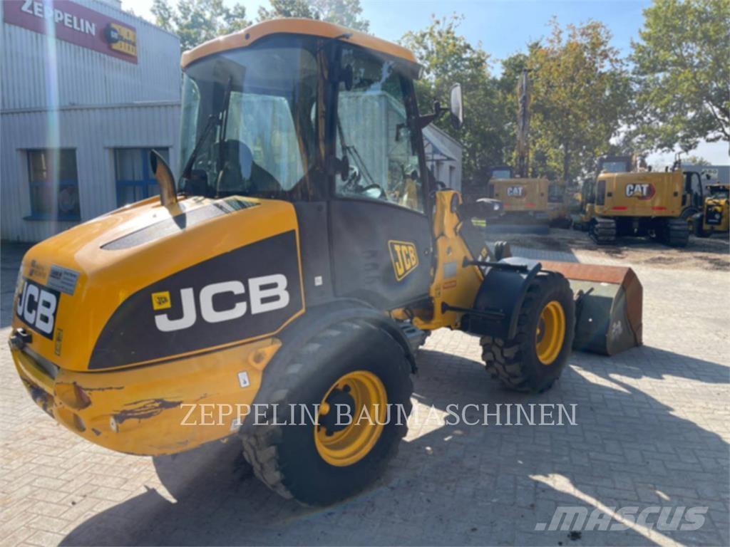 JCB 406 Kolesni nakladalci