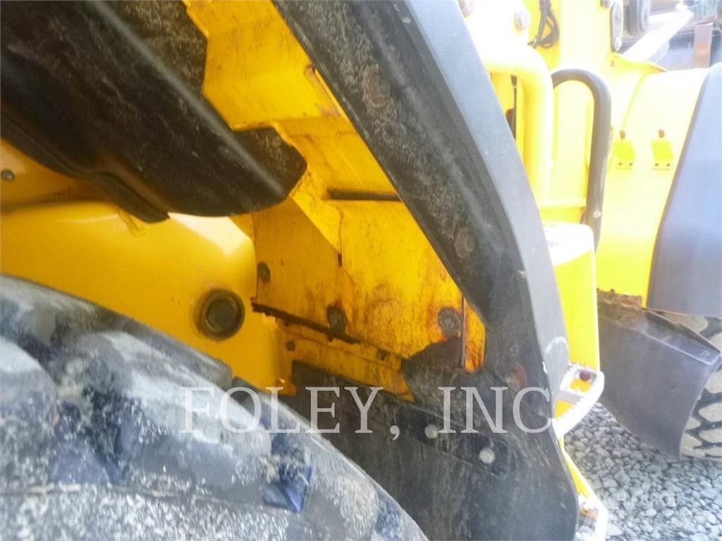 JCB 427 HT T4F Kolesni nakladalci