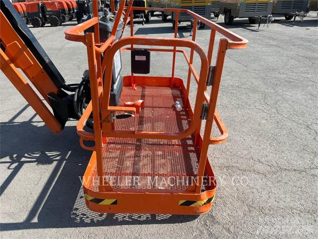 JLG 660SJ SP Zglobne dvižne ploščadi