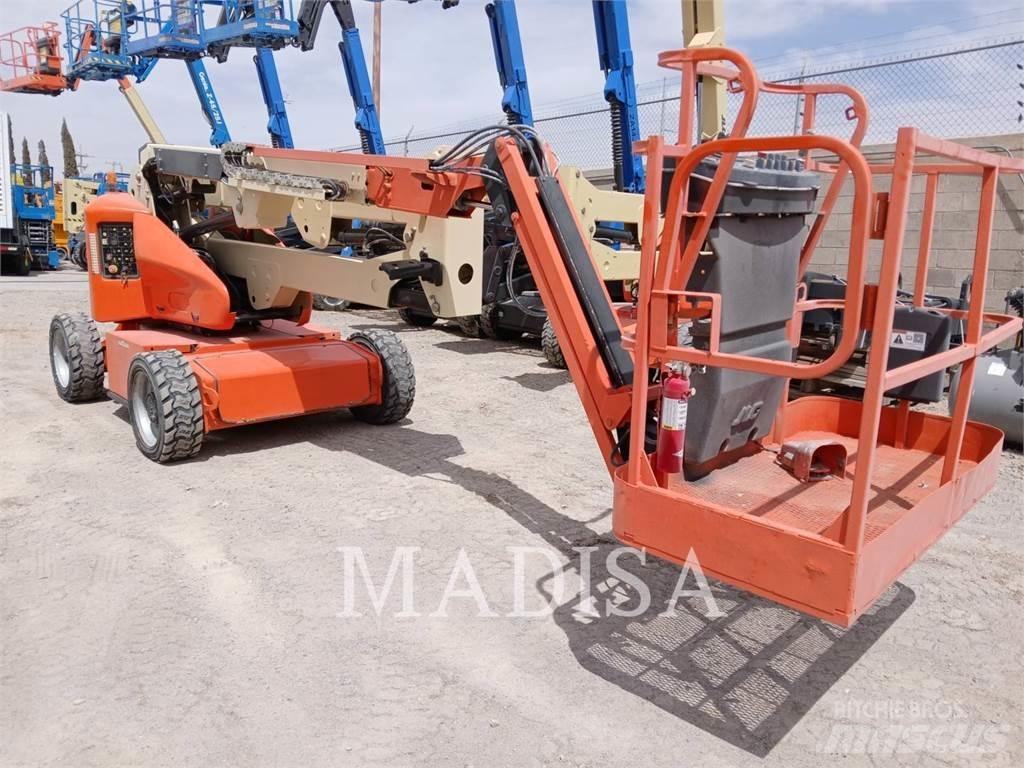 JLG E450AJ Zglobne dvižne ploščadi