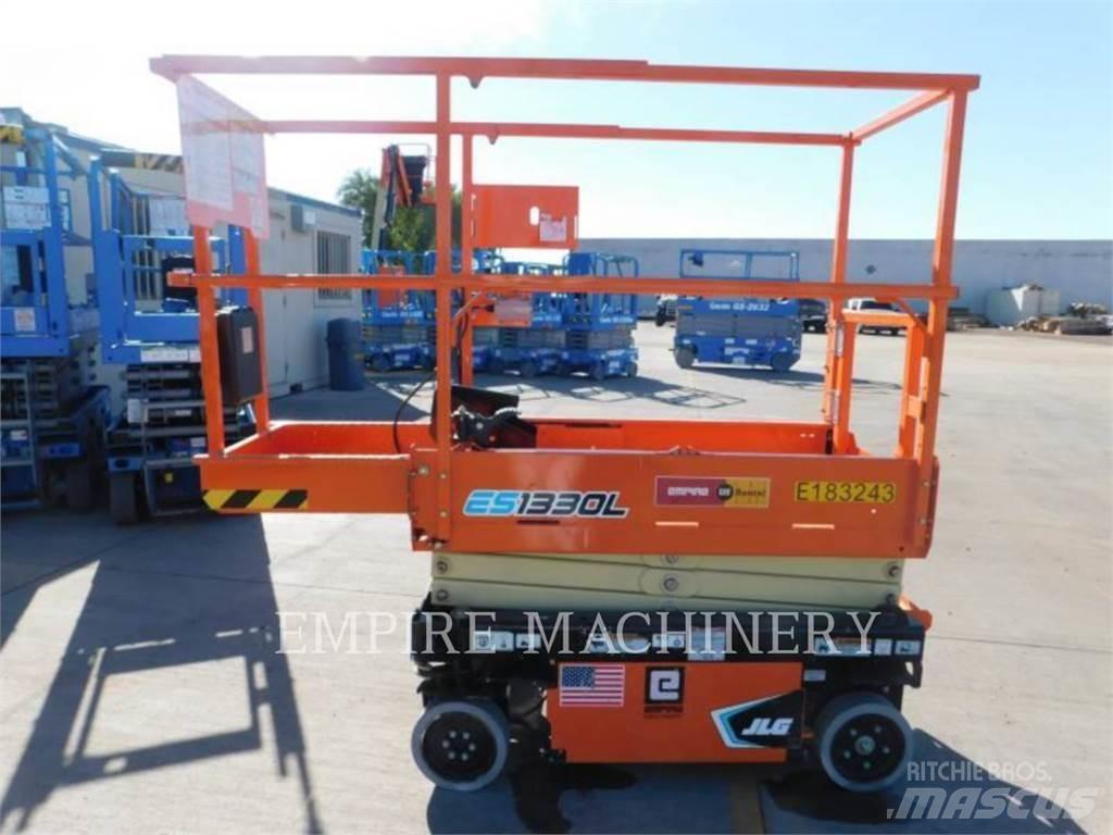 JLG ES1330L Zglobne dvižne ploščadi