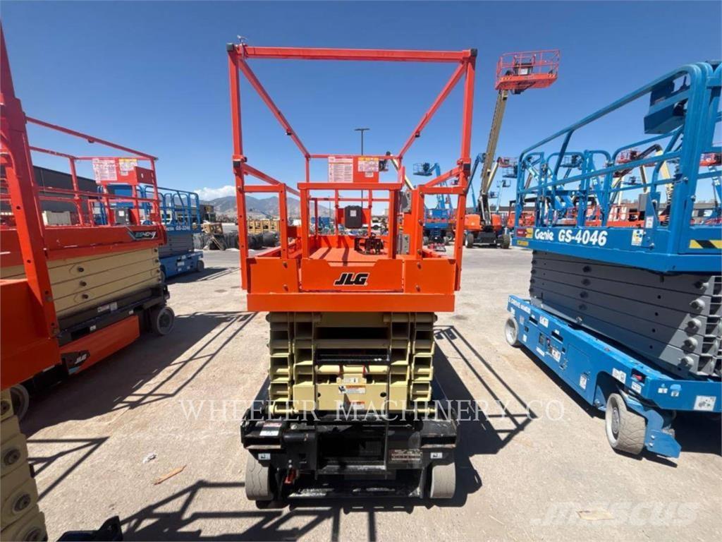 JLG ES3246 Scissor lifts