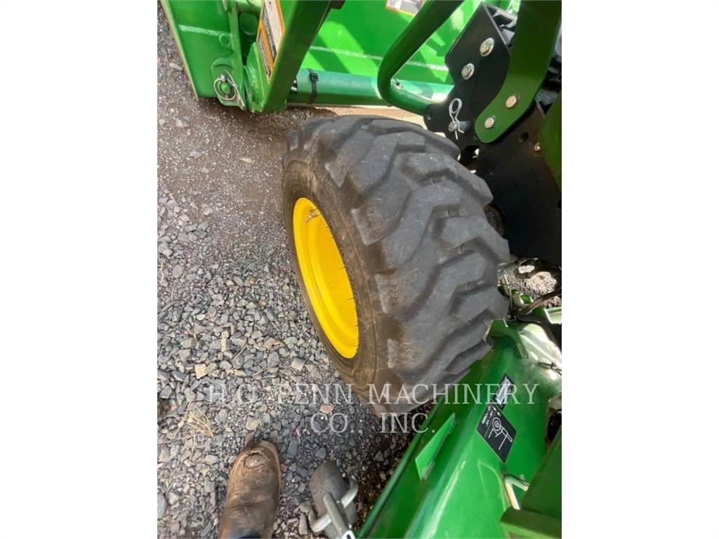 John Deere 2025R Traktorji