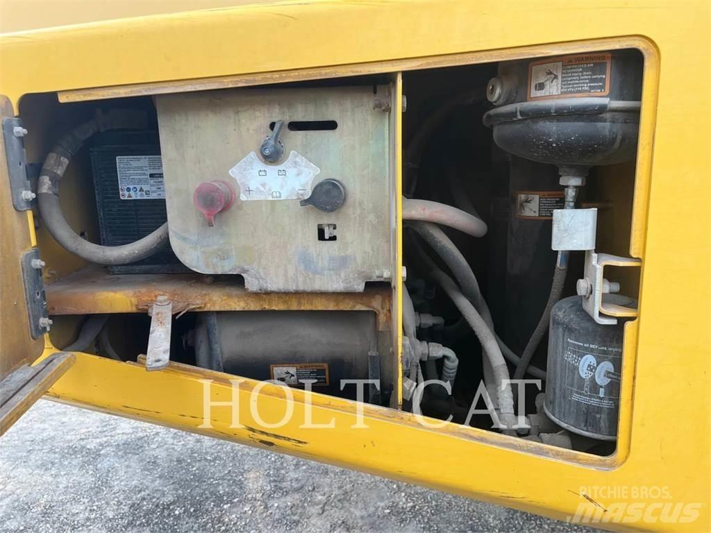 John Deere 250D Zglobni demperji