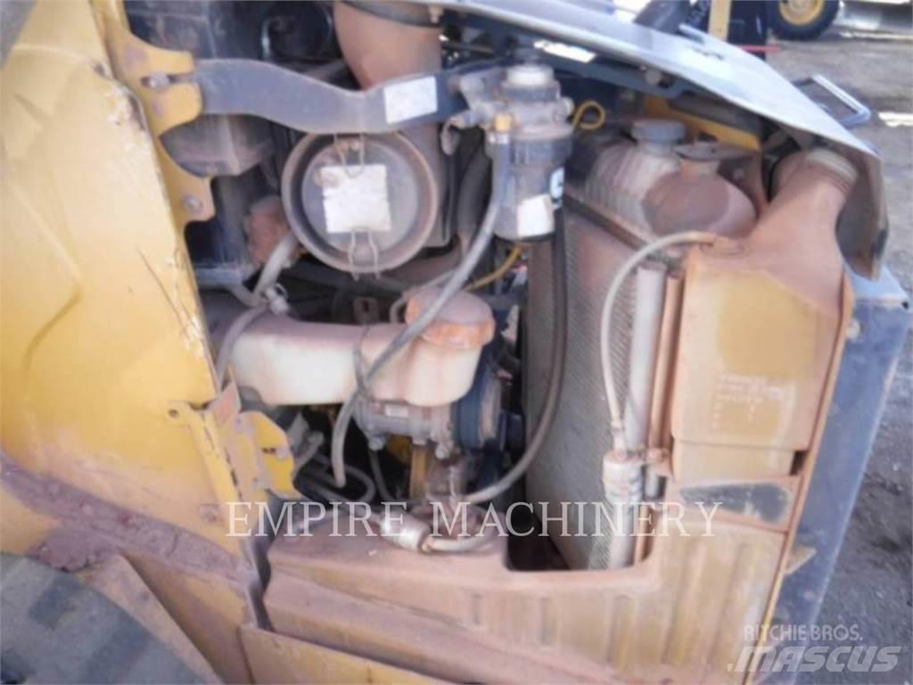 John Deere 323D Skid steer mini nakladalci