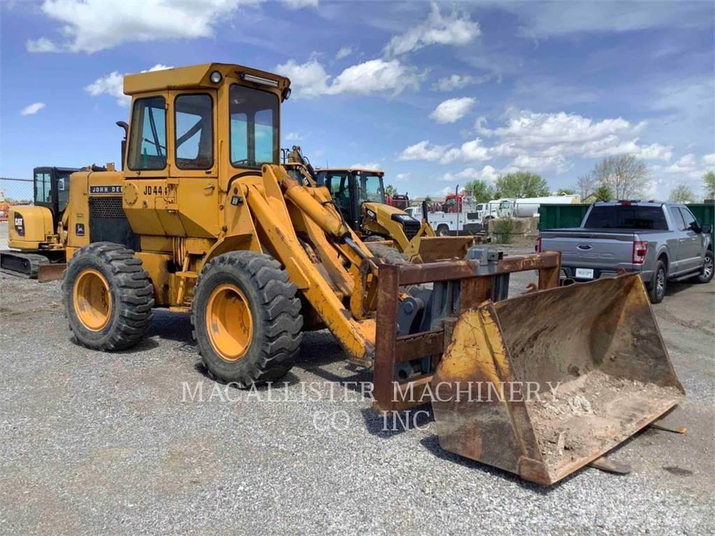 John Deere 444 Kolesni nakladalci