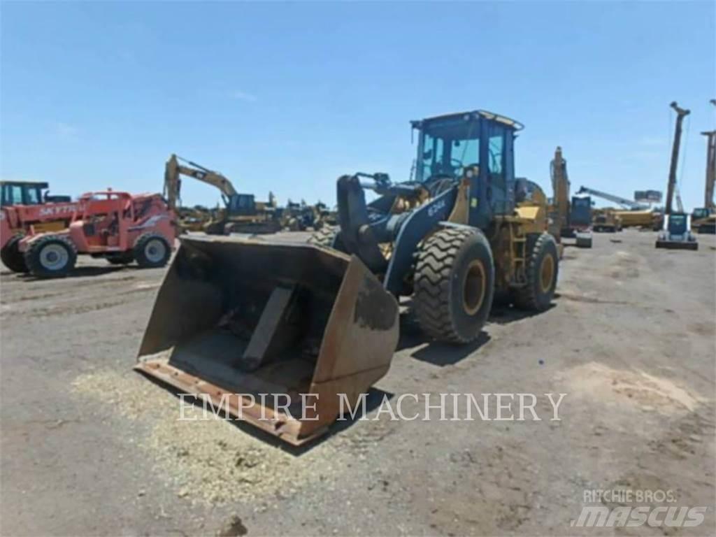 John Deere 624K Kolesni nakladalci