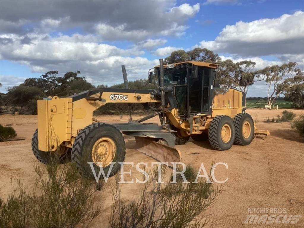 John Deere 670G Grederji