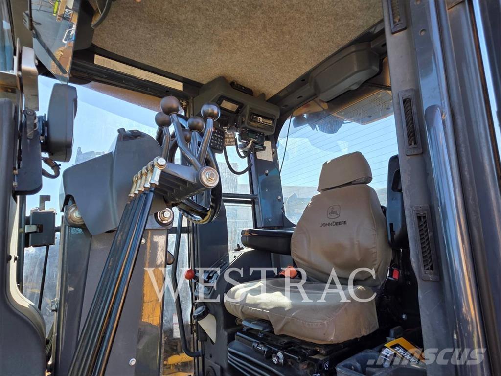 John Deere 670G Grederji