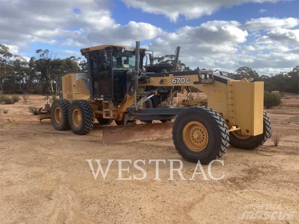 John Deere 670G Grederji