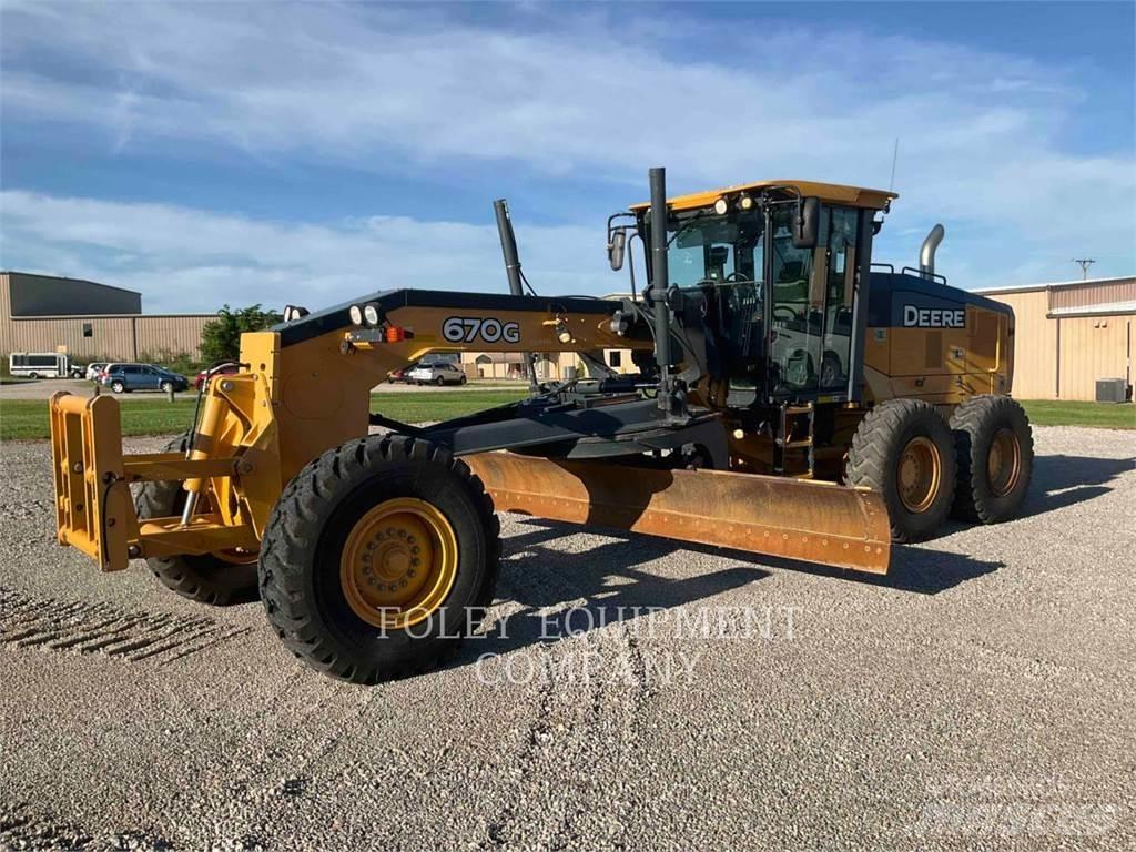 John Deere 670G Grederji