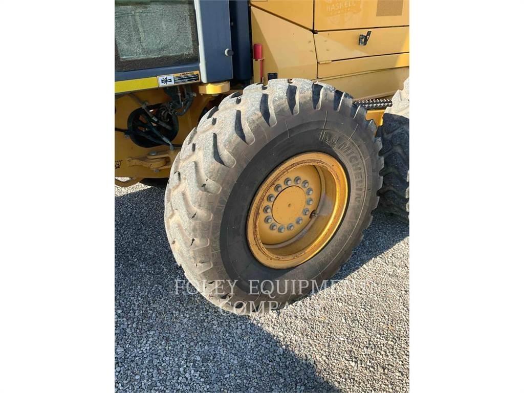 John Deere 670G Grederji