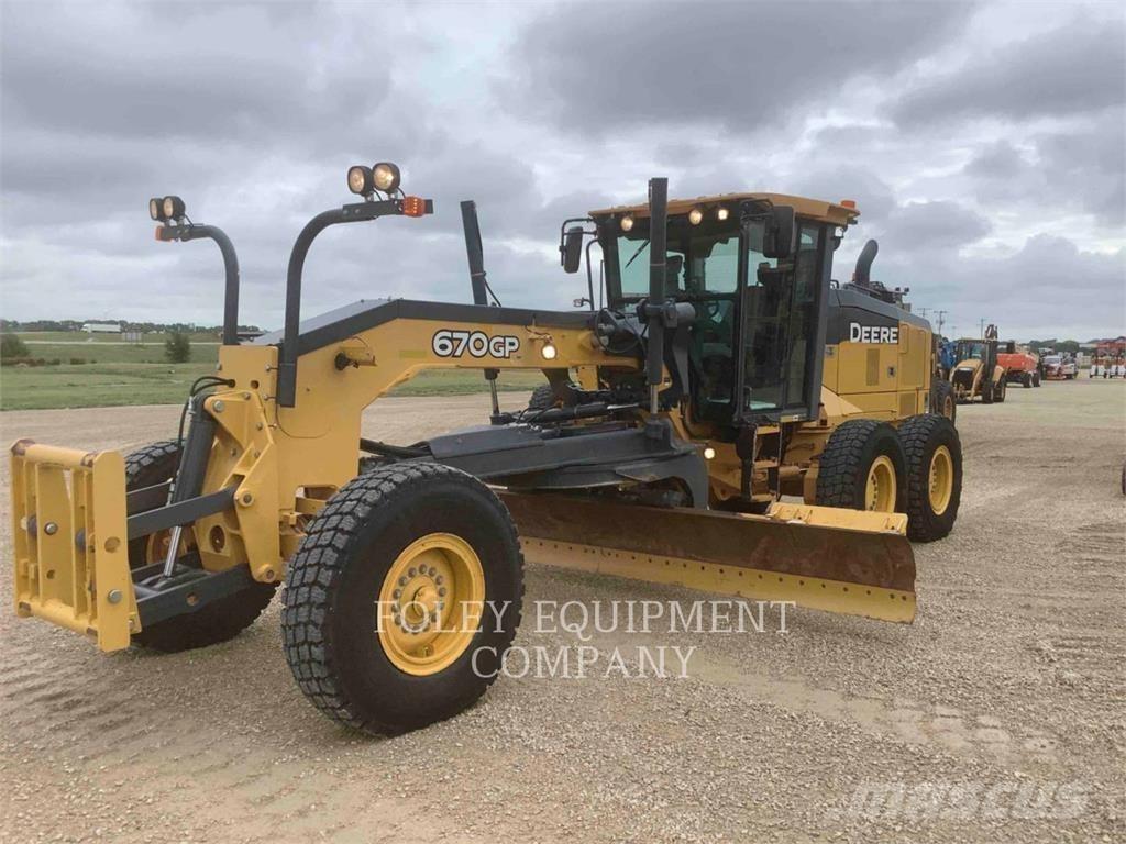 John Deere 670GP Grederji